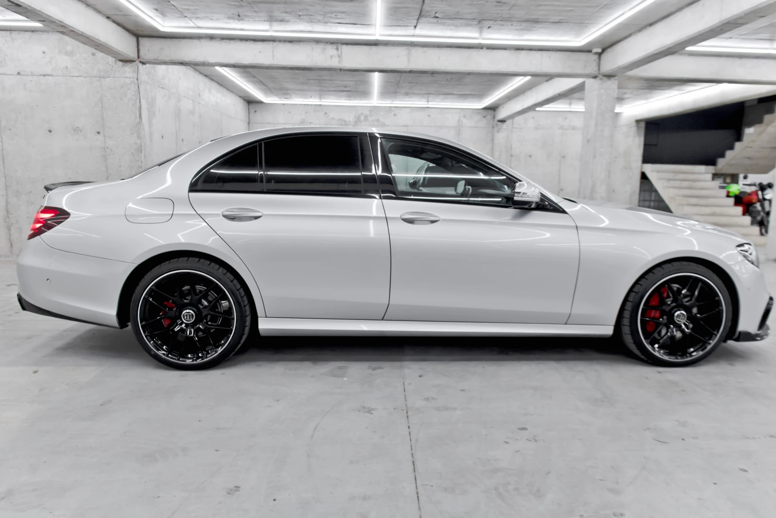 Mercedes-Benz E 220 D 4 MATIC BRABUS, снимка 4 - Автомобили и джипове - 56443390