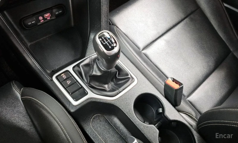 Kia Sportage, снимка 9 - Автомобили и джипове - 52964540