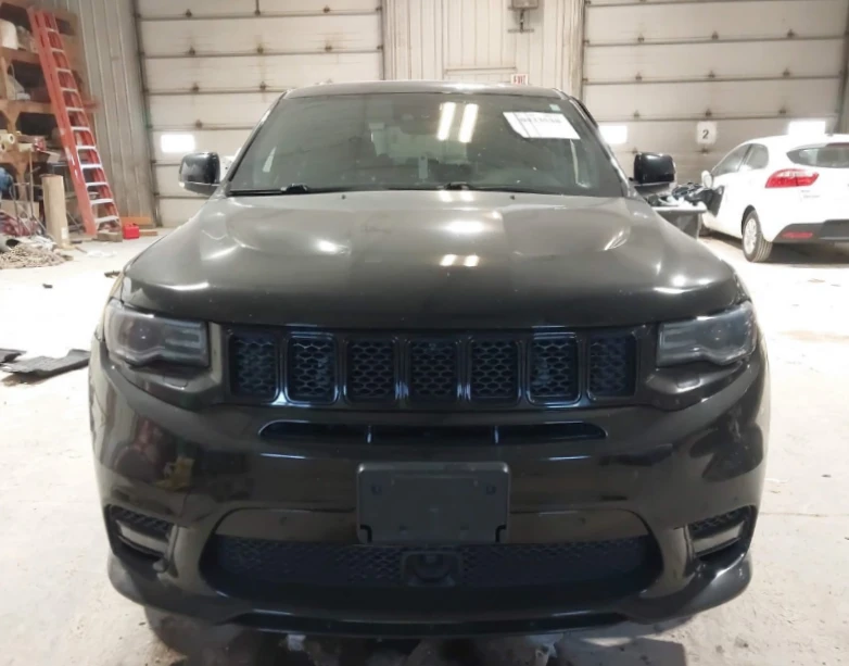 Jeep Grand cherokee SRT V8 HEMI* Пано* Дистроник* М.Точка* Обдух* 4x4*, снимка 1 - Автомобили и джипове - 47705433