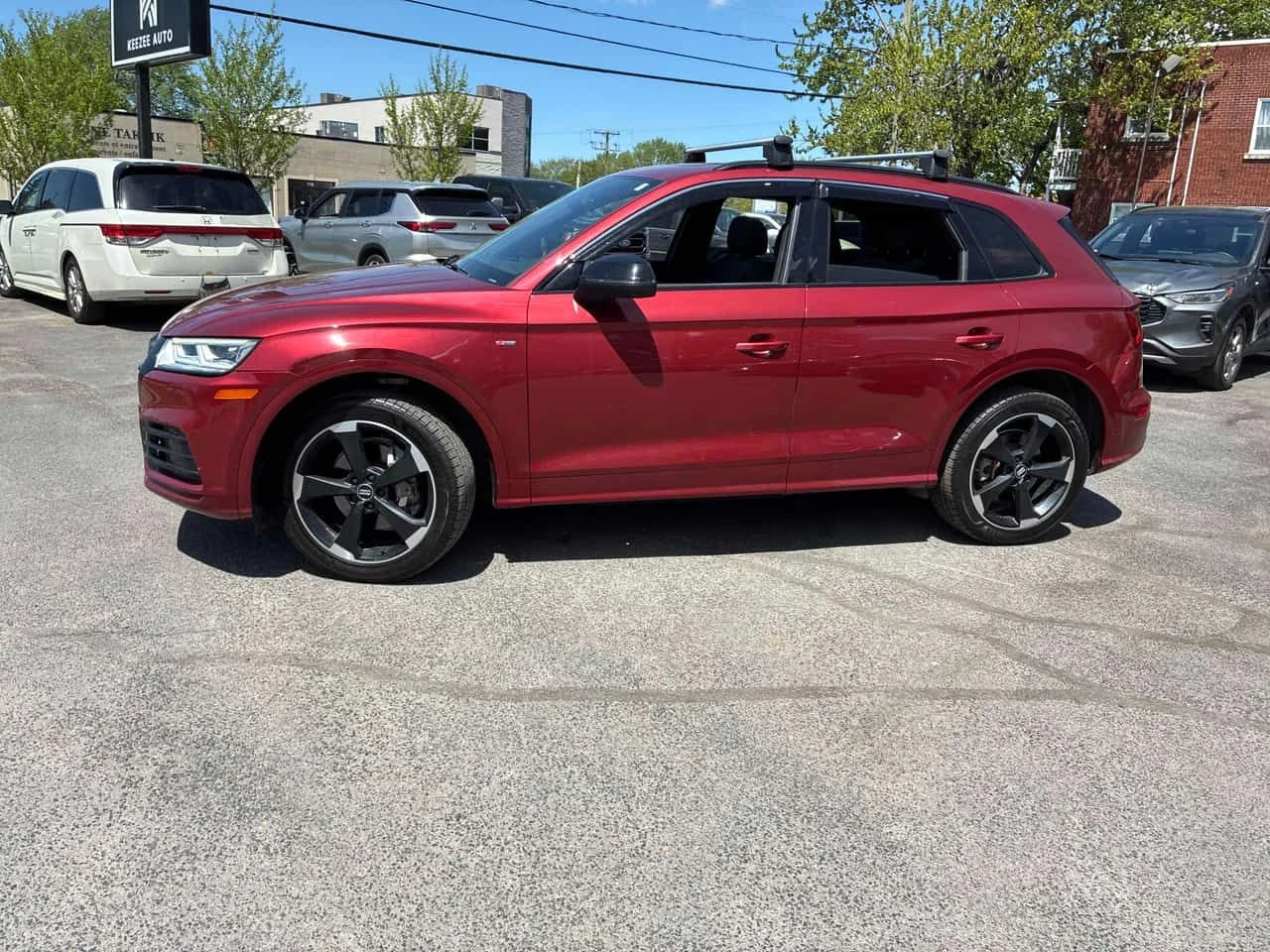 Audi Q5 * PROGRESSIV * ПАНО * ПОДГРЕВИ * KEYLESS * CARFAX, снимка 2 - Автомобили и джипове - 54623779