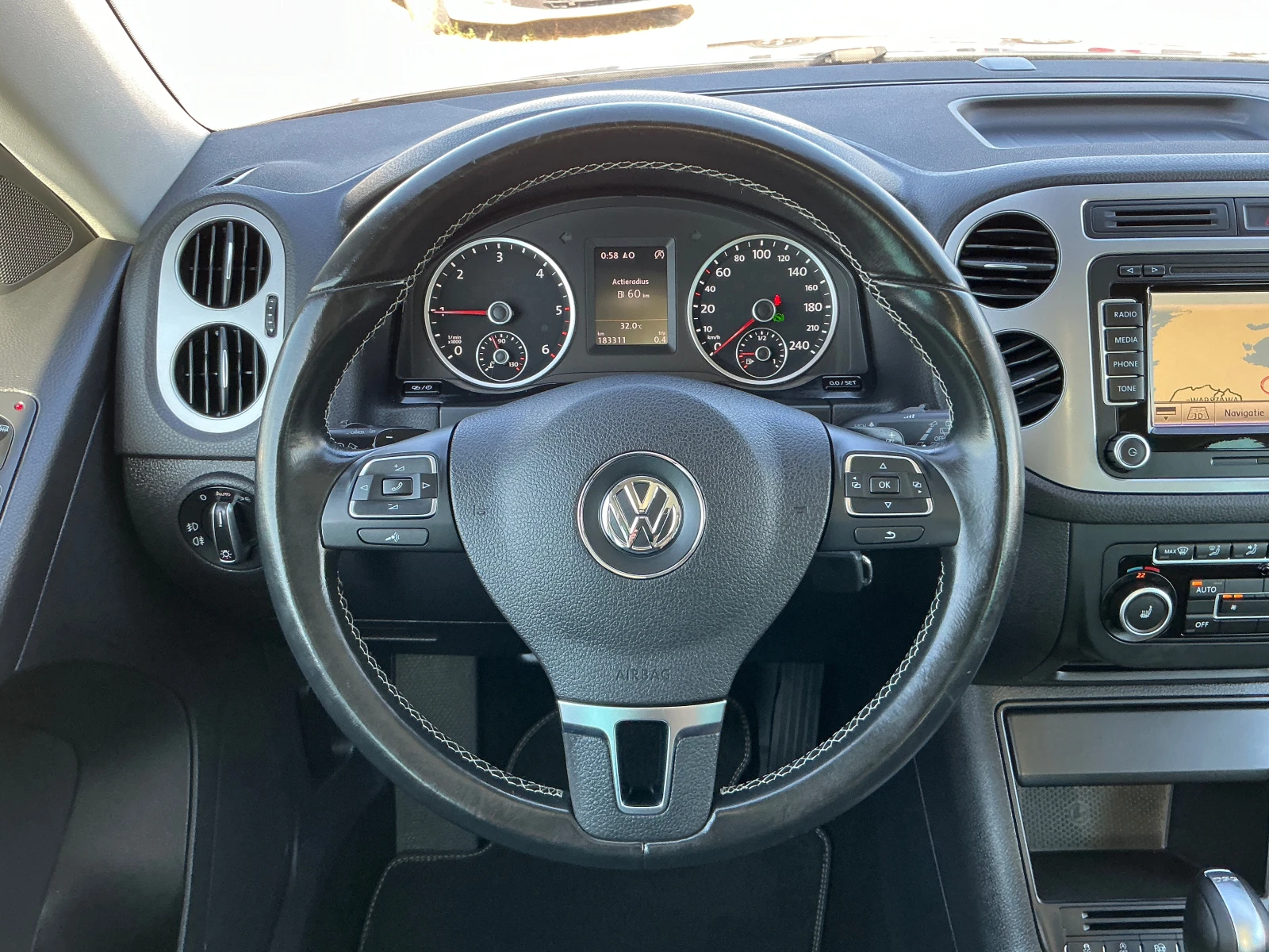 VW Tiguan 2.0 TDI Sport  CUP, снимка 11 - Автомобили и джипове - 55093238