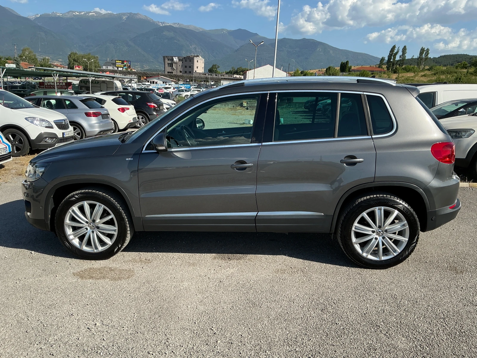 VW Tiguan 2.0 TDI Sport  CUP, снимка 5 - Автомобили и джипове - 55093238