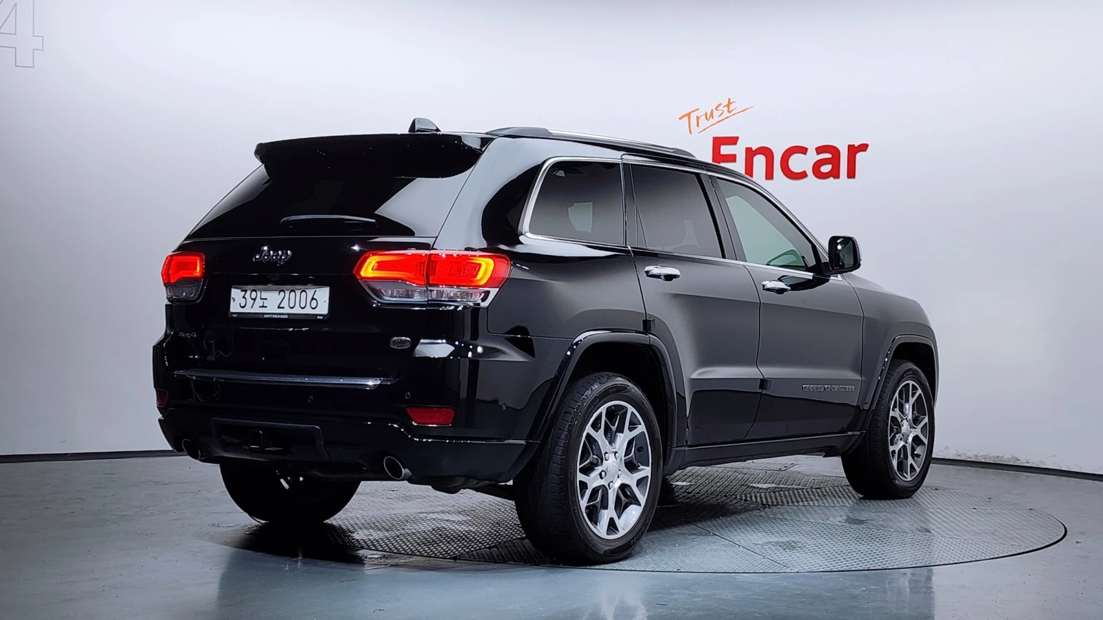Jeep Grand cherokee OVERLAND MK2/ДИСТРОНИК/ПОДГРЕВ/КОЖА, снимка 2 - Автомобили и джипове - 55444220