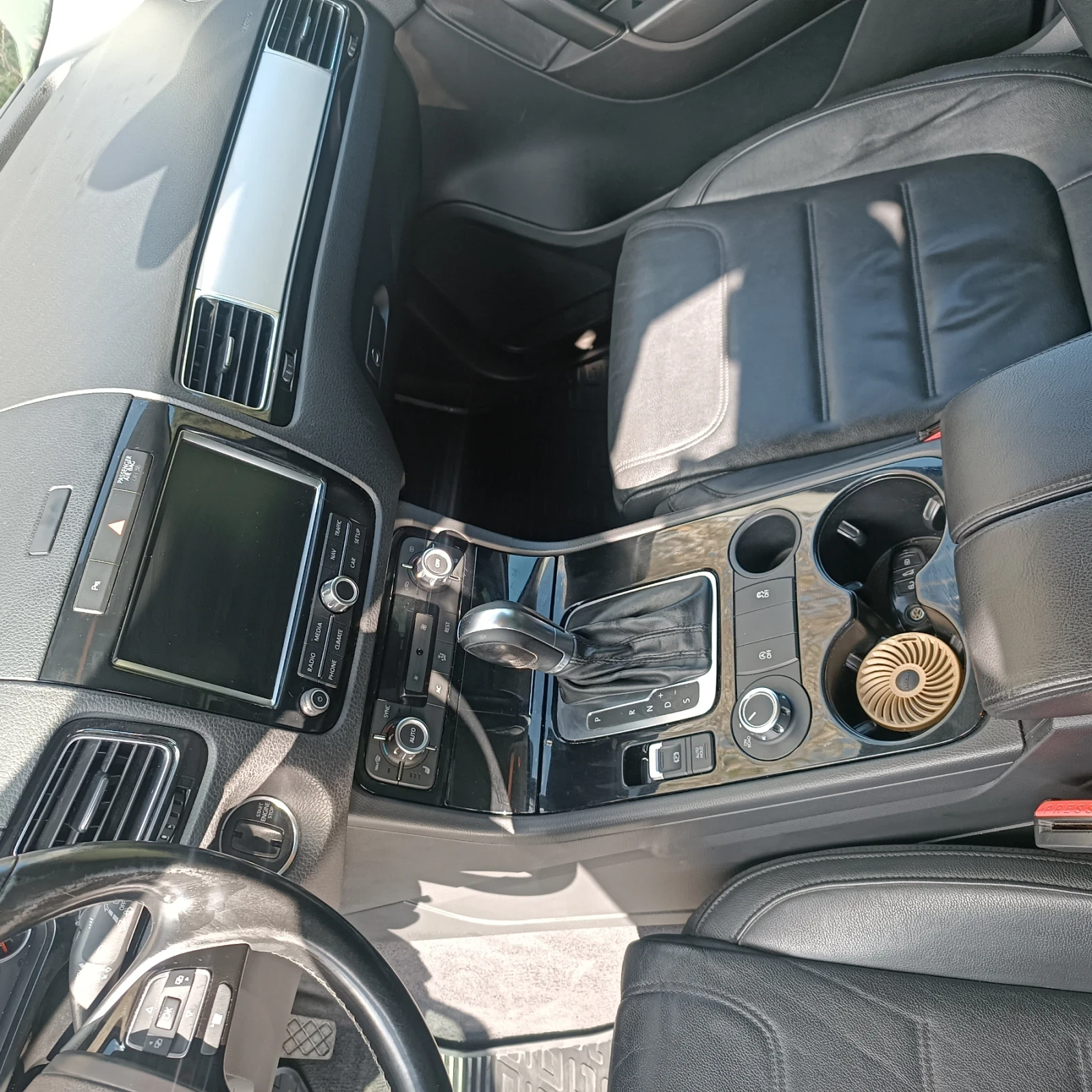 VW Touareg, снимка 6 - Автомобили и джипове - 55829188