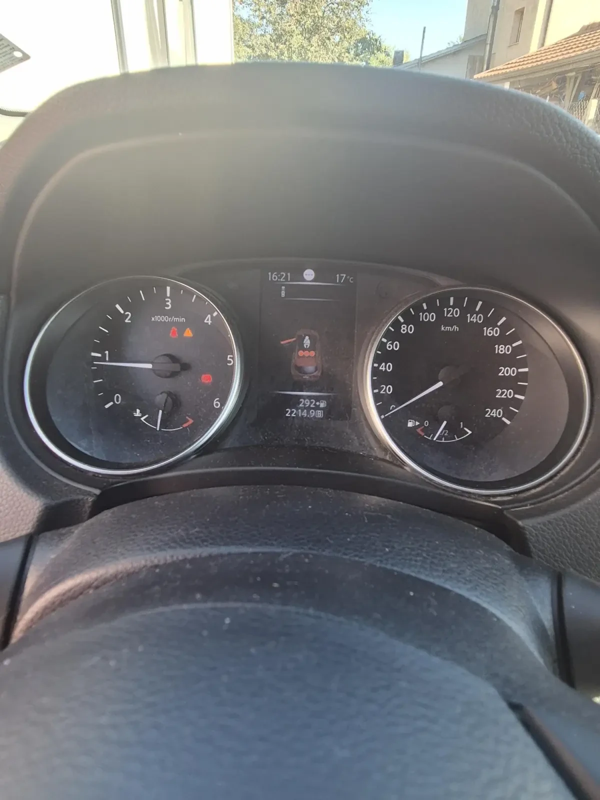 Nissan Qashqai, снимка 8 - Автомобили и джипове - 56352826