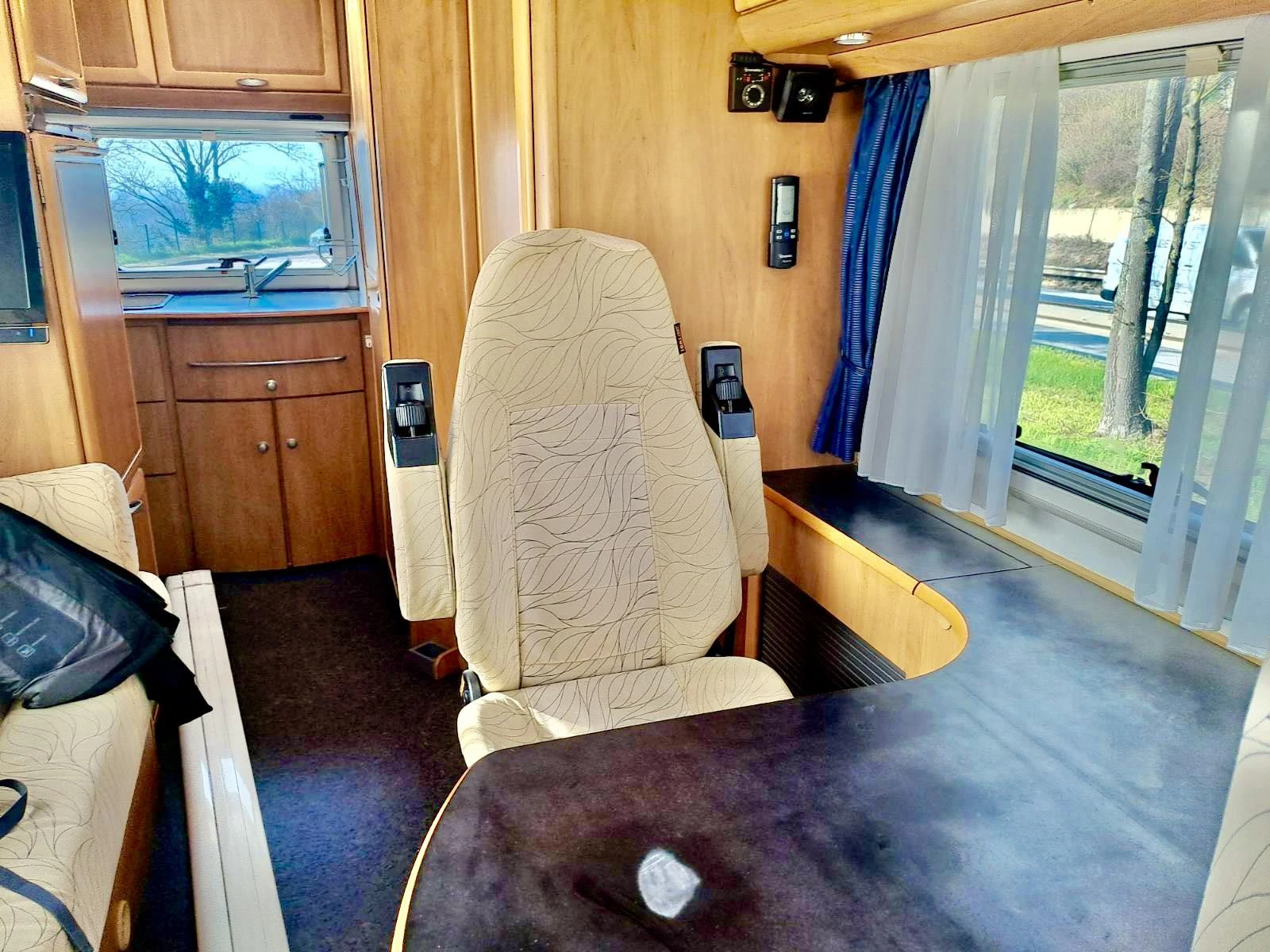 Кемпер HYMER / ERIBA B 584, снимка 10 - Каравани и кемпери - 56213878