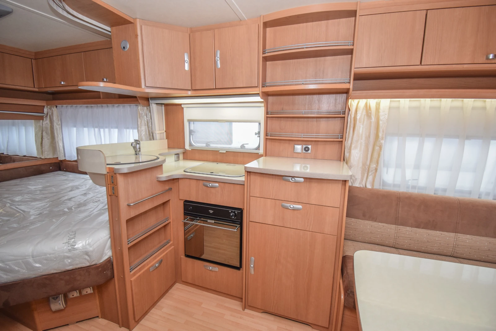 Каравана Tabbert Da Vinci 780 KD, снимка 8 - Каравани и кемпери - 56453566