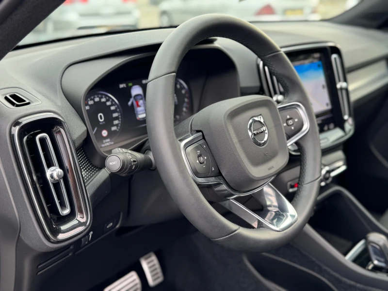Volvo XC40 * 22 ХИЛЯДИ* 4X4* NAVI* ПАНОРАМА* КОЖА* КАМЕРА* Т5, снимка 15 - Автомобили и джипове - 39646201
