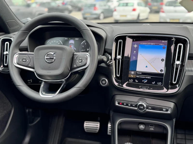 Volvo XC40 * 22 ХИЛЯДИ* 4X4* NAVI* ПАНОРАМА* КОЖА* КАМЕРА* Т5, снимка 12 - Автомобили и джипове - 39646201