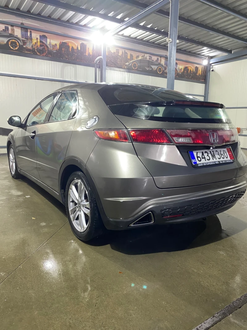 Honda Civic 8 генерация , снимка 2 - Автомобили и джипове - 49151918