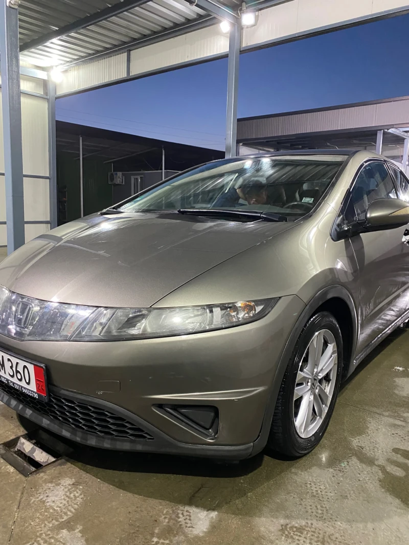 Honda Civic 8 генерация , снимка 1 - Автомобили и джипове - 48016065