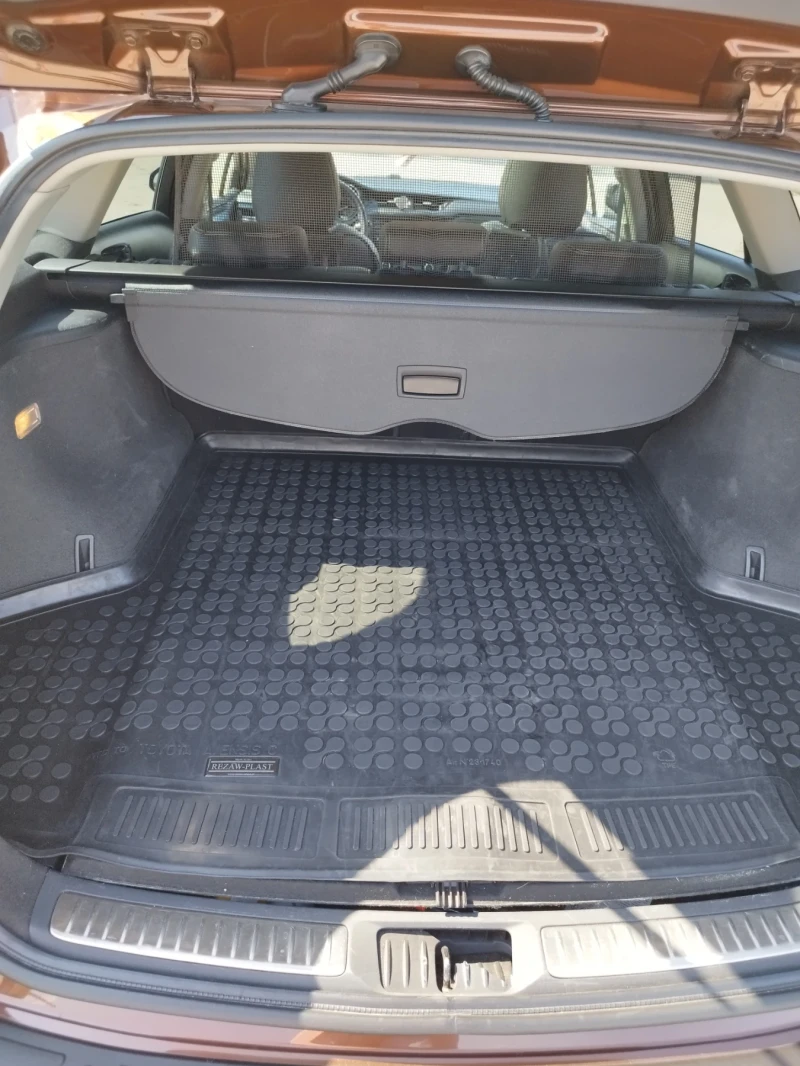 Toyota Avensis 1.8i LPG, NAVY, KEYLESS , снимка 14 - Автомобили и джипове - 52335015