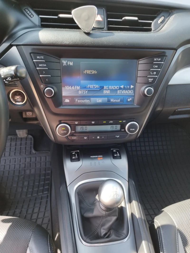 Toyota Avensis 1.8i LPG, NAVY, KEYLESS , снимка 12 - Автомобили и джипове - 52335015