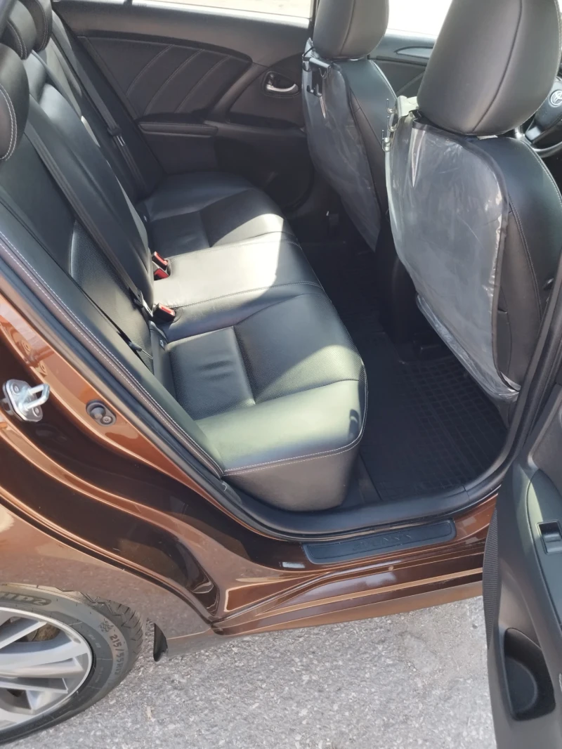 Toyota Avensis 1.8i LPG, NAVY, KEYLESS , снимка 9 - Автомобили и джипове - 52335015