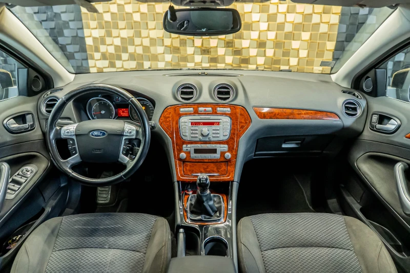 Ford Mondeo 2.0i, снимка 15 - Автомобили и джипове - 52538897