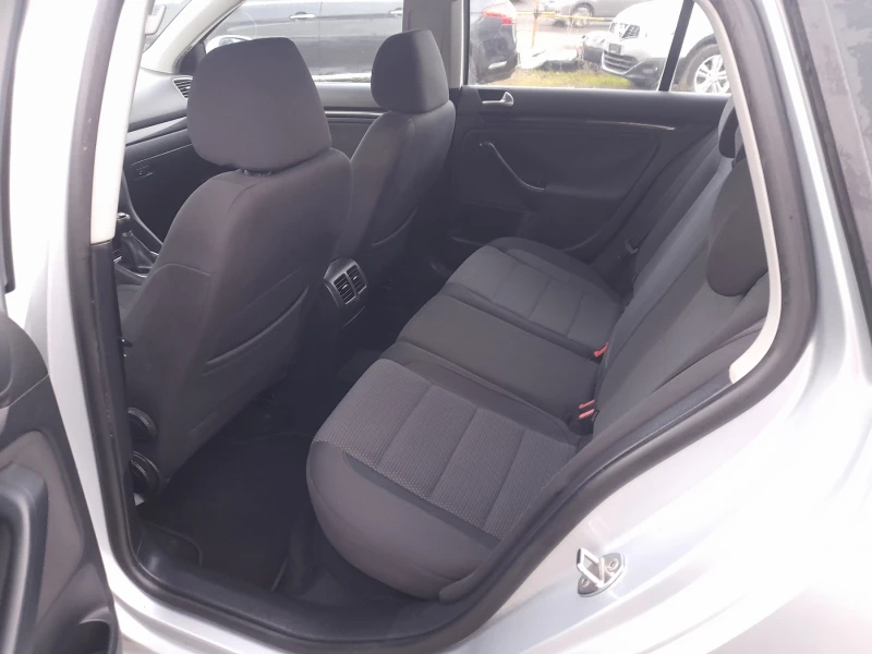 VW Golf 1.6TDI, снимка 10 - Автомобили и джипове - 53011912