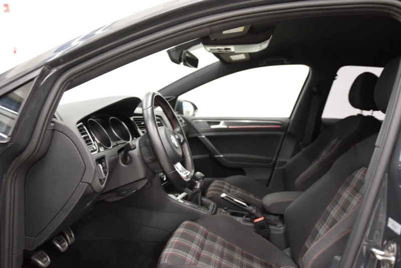 VW Golf GTI 2.0T Rabbit Edition* АвтоКредит* (Цена до БГ) , снимка 15 - Автомобили и джипове - 53448281