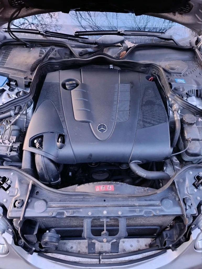 Mercedes-Benz E 220 avantgarde EVO, снимка 5 - Автомобили и джипове - 54359617