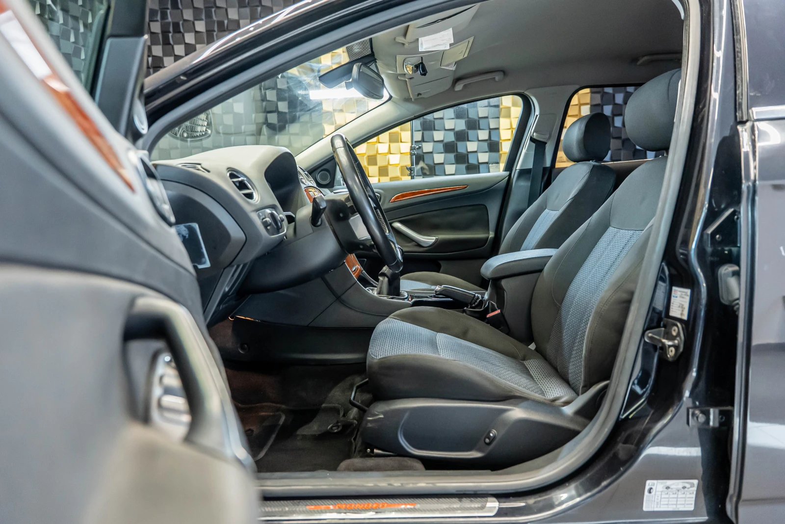 Ford Mondeo 2.0i - изображение 9