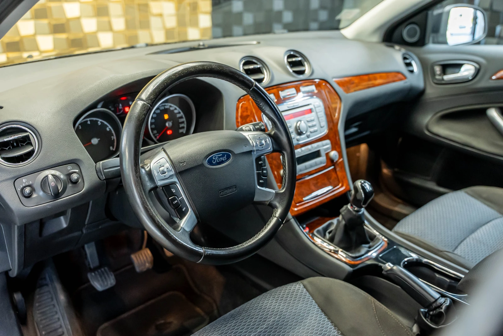 Ford Mondeo 2.0i - изображение 7