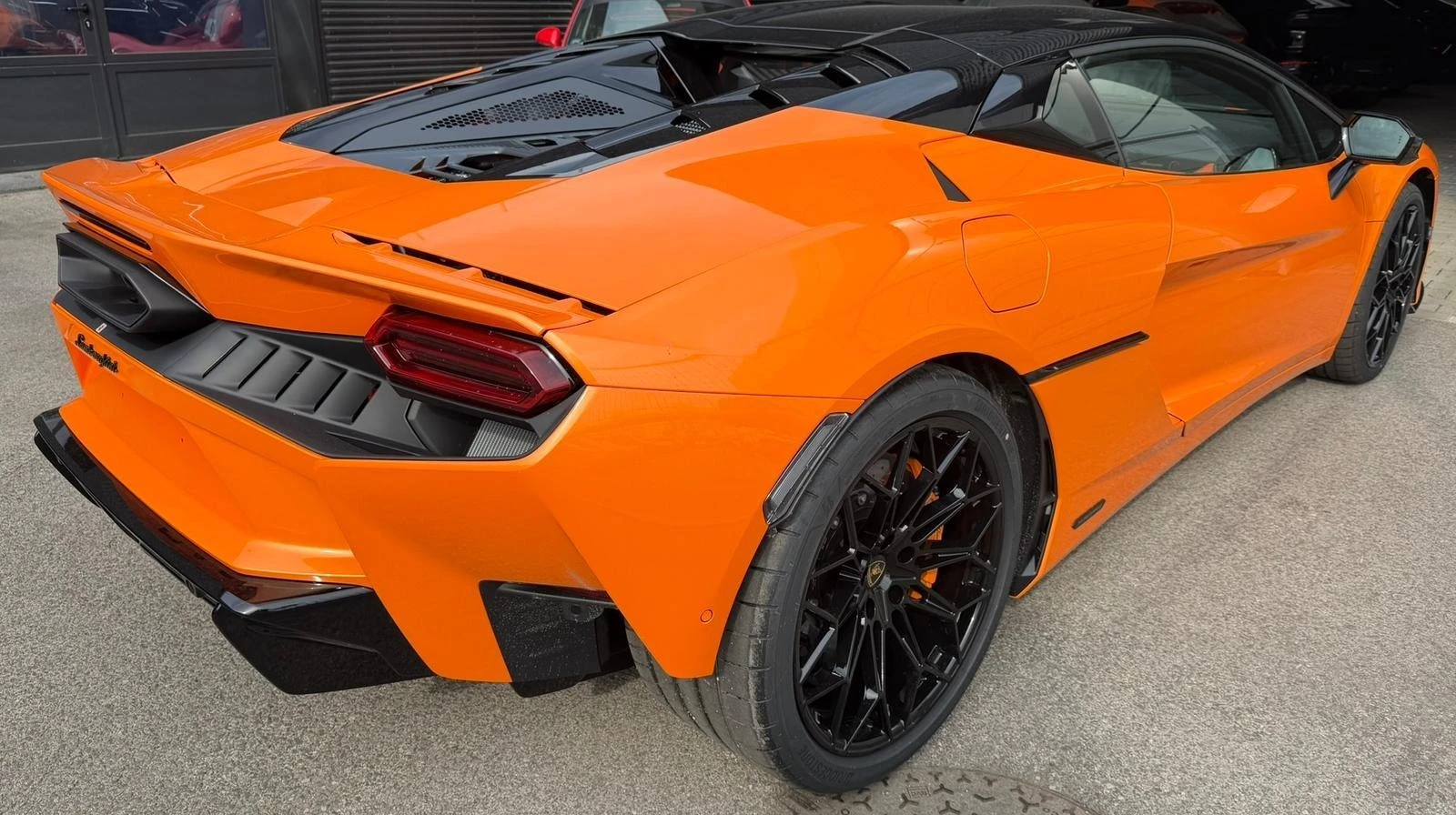 Lamborghini Temerario 4.0 V8 PLUG-IN HYBRID/SONUS/LIFT/CARBON/CERAMIC/, снимка 4 - Автомобили и джипове - 53798654