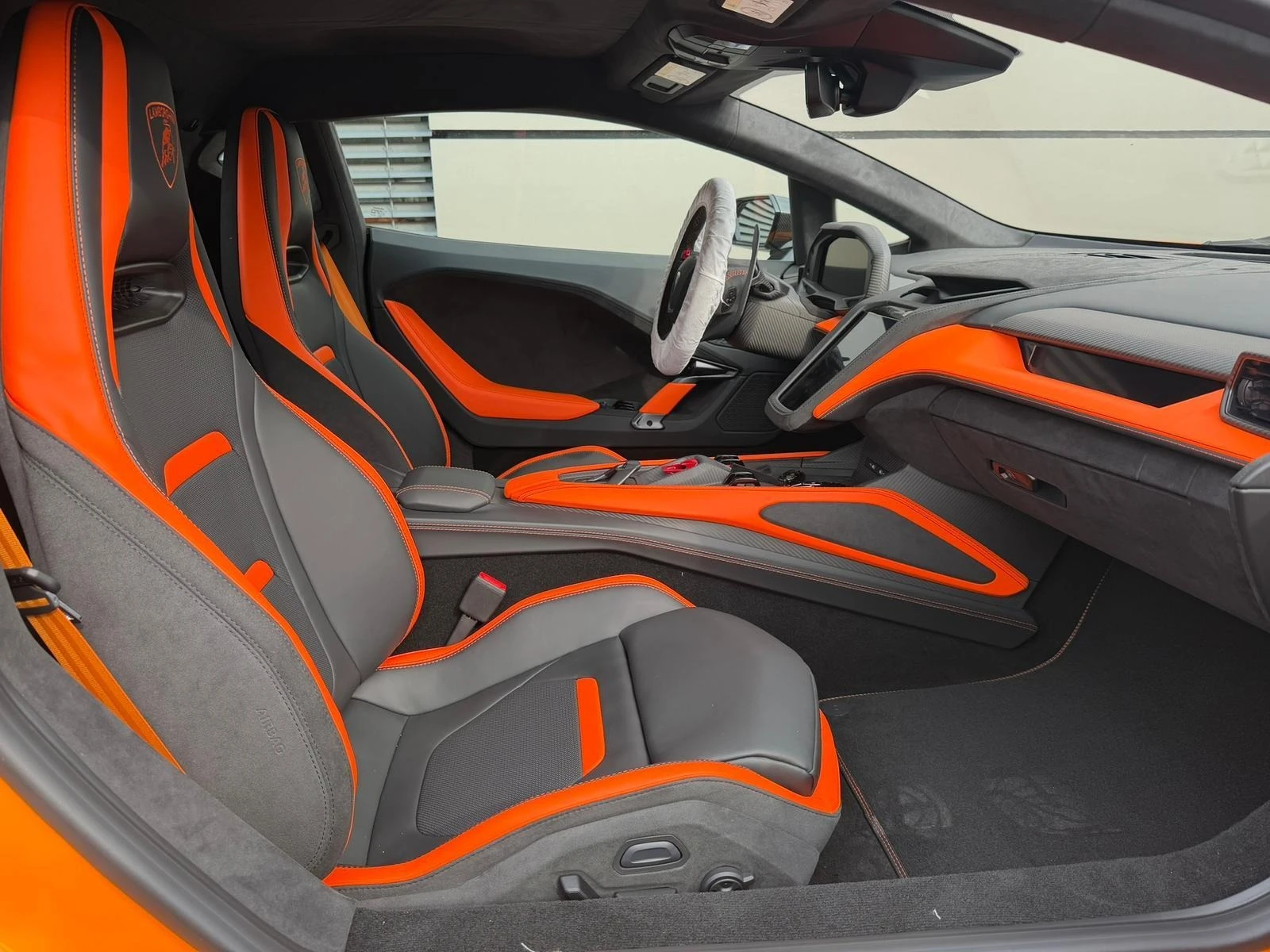 Lamborghini Temerario 4.0 V8 PLUG-IN HYBRID/SONUS/LIFT/CARBON/CERAMIC/, снимка 11 - Автомобили и джипове - 53798654