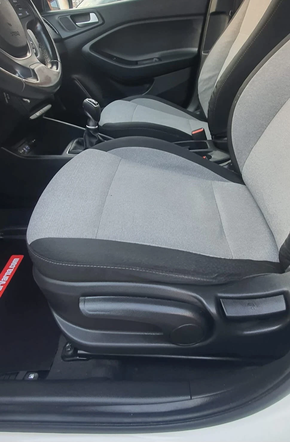 Hyundai I20 1.4 CRDI STYLE Face-lift, снимка 14 - Автомобили и джипове - 53877534