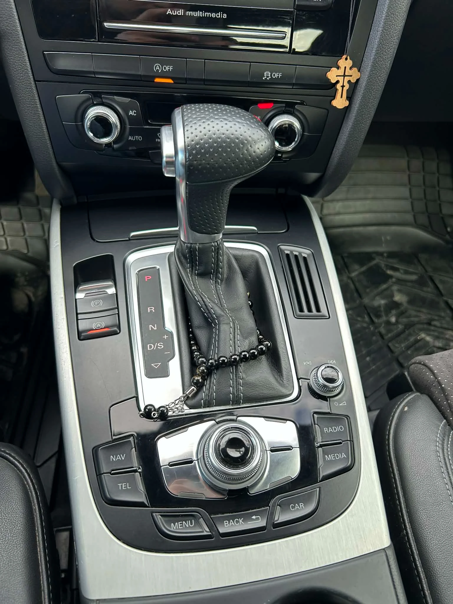 Audi A5 1.8 TFSI / S-LINE, снимка 12 - Автомобили и джипове - 54101470