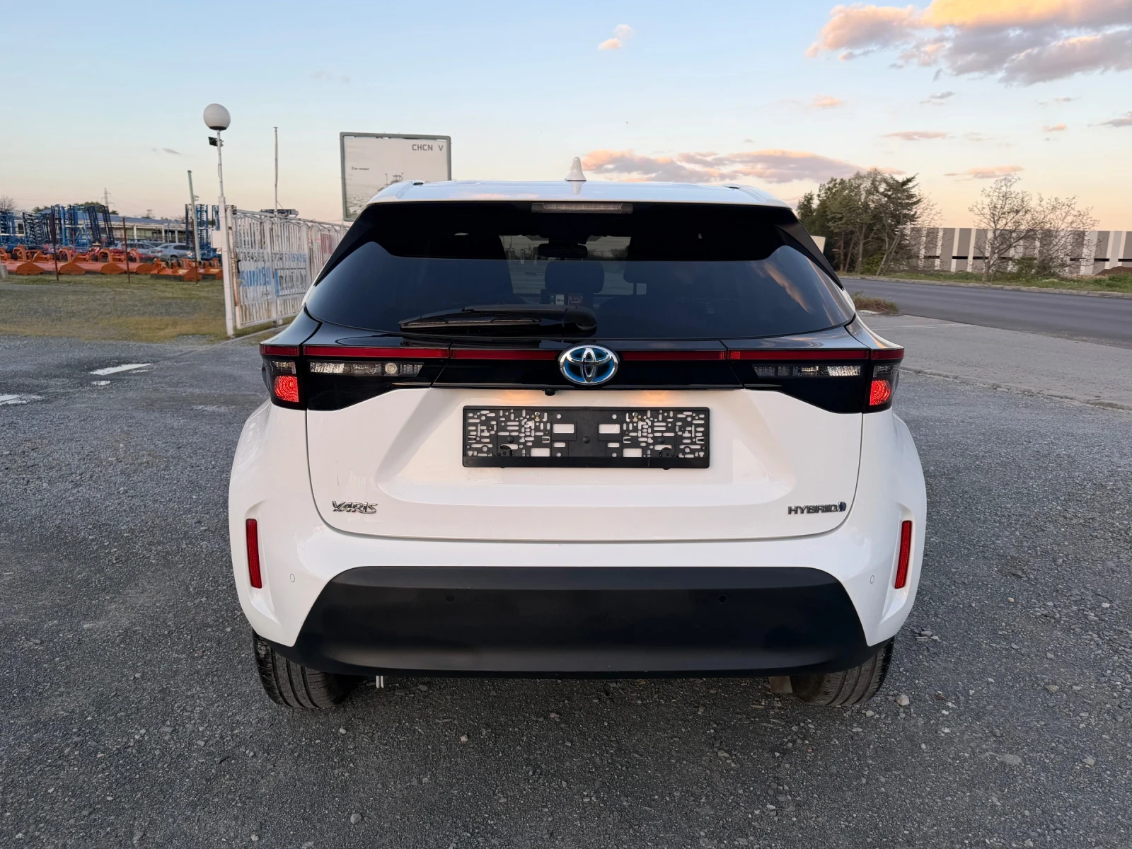 Toyota Yaris Cross HYBRID / ����6 / YOUTUBE / WAZE / ����6 / ������ | Mobile.bg � ����������� 6