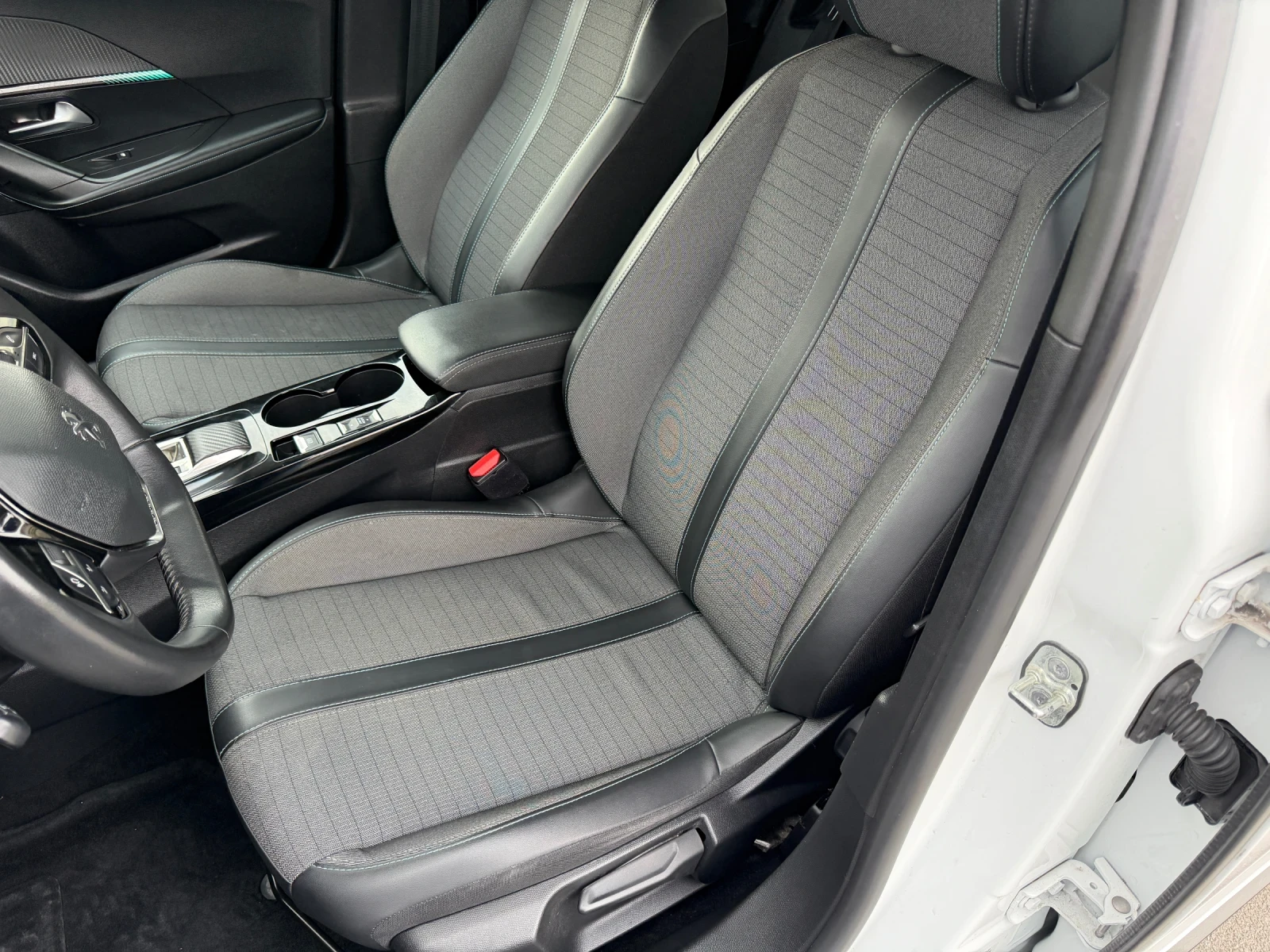 Peugeot 2008 1.5 BlueHDI ALLURE, снимка 10 - Автомобили и джипове - 54333498