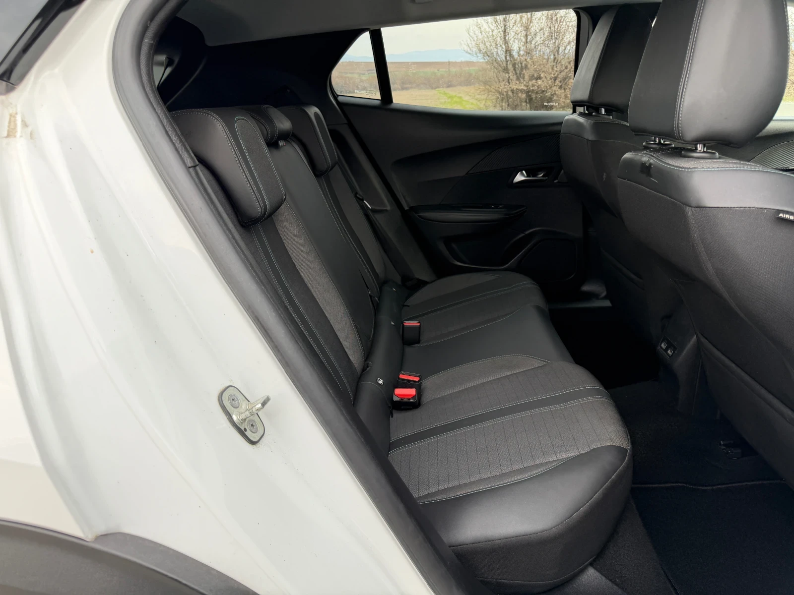 Peugeot 2008 1.5 BlueHDI ALLURE, снимка 8 - Автомобили и джипове - 54333498