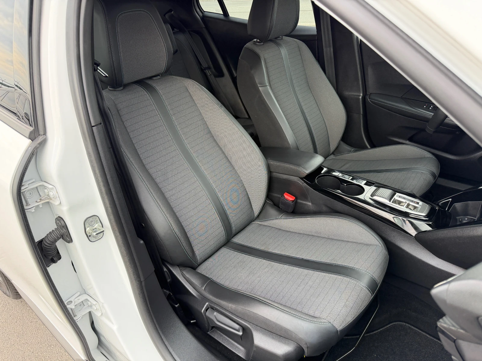 Peugeot 2008 1.5 BlueHDI ALLURE, снимка 9 - Автомобили и джипове - 54333498