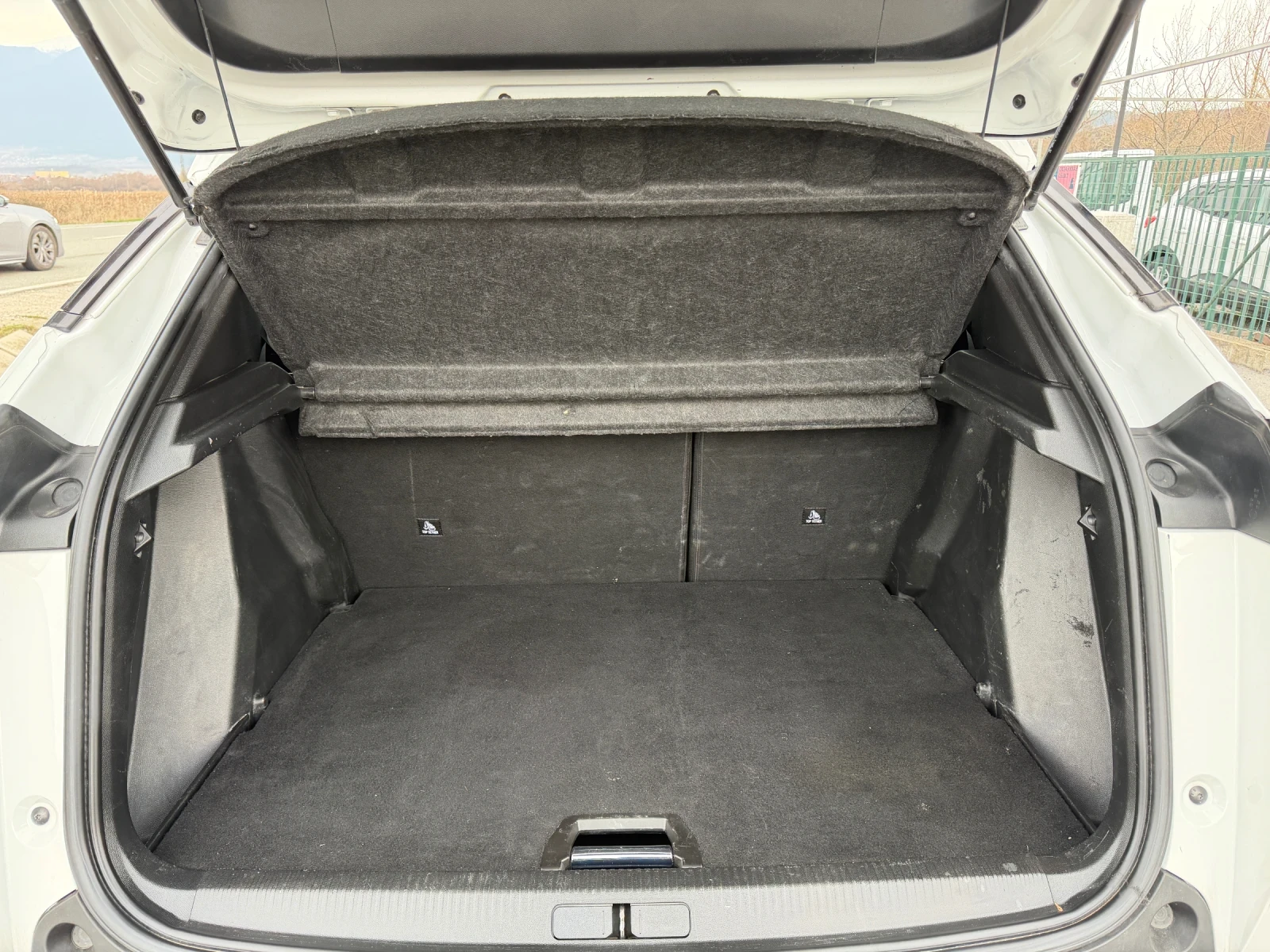 Peugeot 2008 1.5 BlueHDI ALLURE, снимка 5 - Автомобили и джипове - 54333498