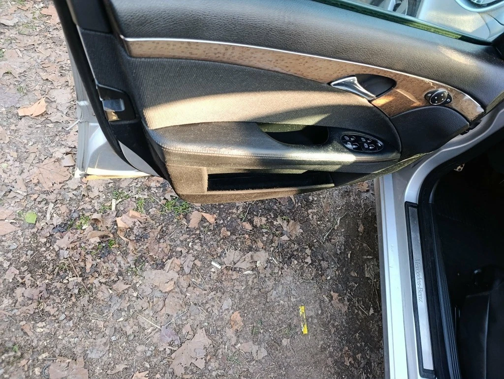 Mercedes-Benz E 220 avantgarde EVO, снимка 8 - Автомобили и джипове - 54359617