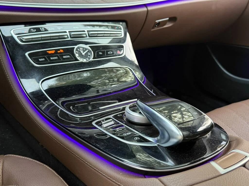 Mercedes-Benz E 300 2.0 4MATIC , снимка 5 - Автомобили и джипове - 56073786