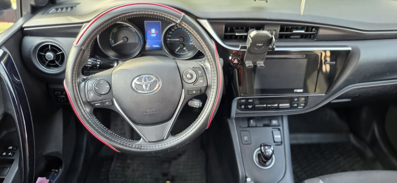 Toyota Auris, снимка 9 - Автомобили и джипове - 56250881
