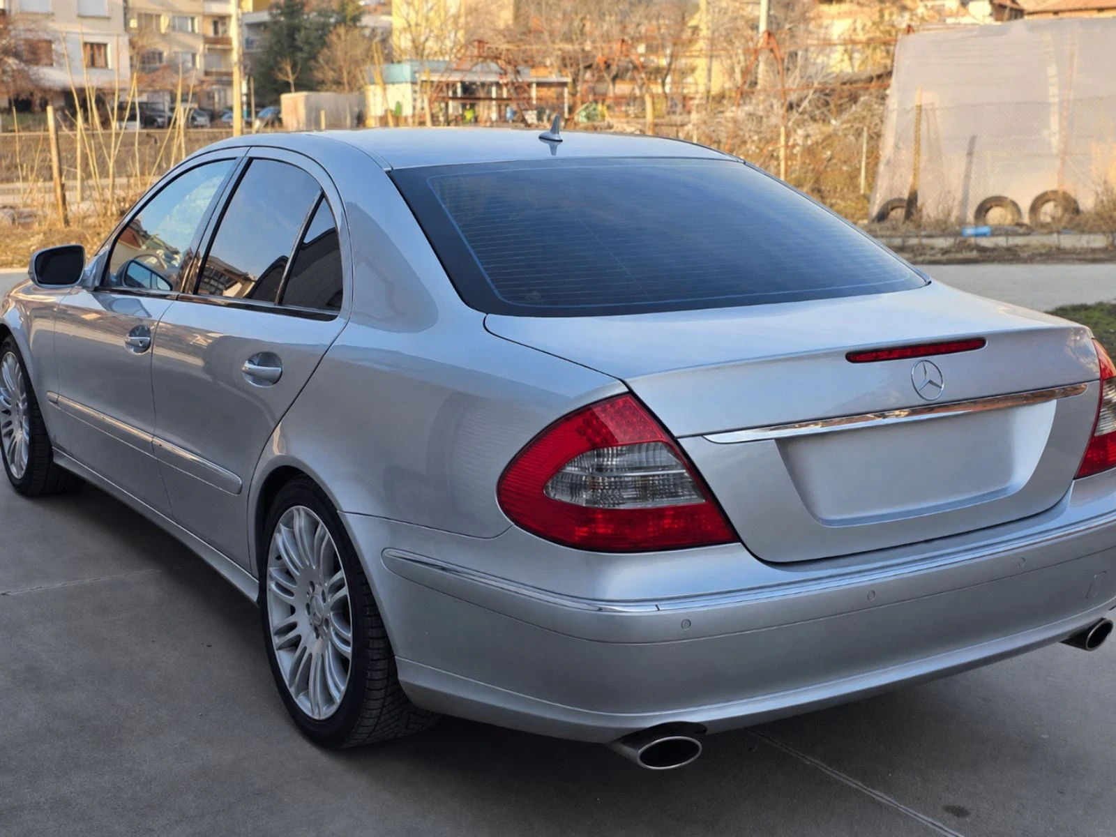 Mercedes-Benz E 200, снимка 5 - Автомобили и джипове - 56327585