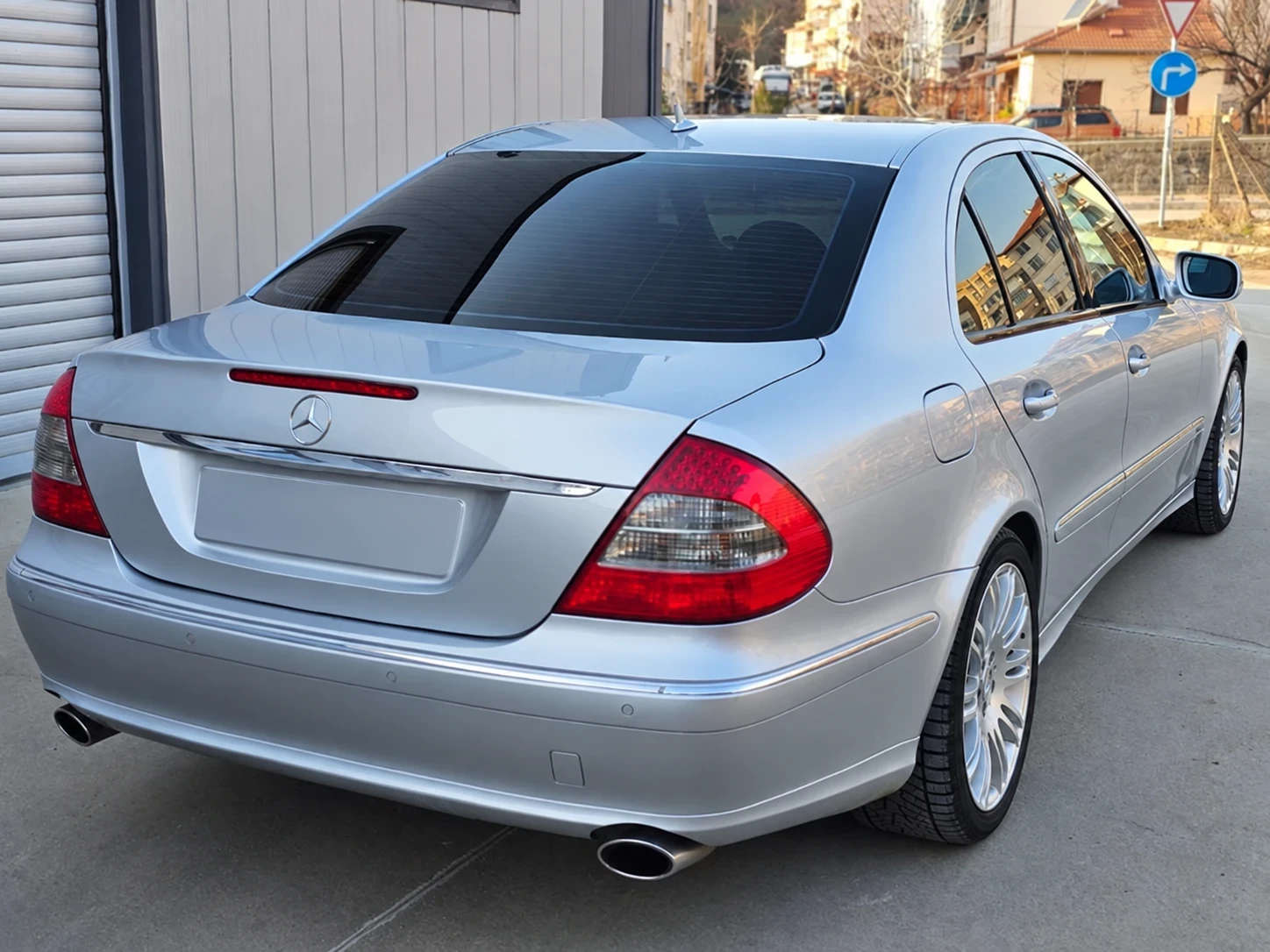 Mercedes-Benz E 200, снимка 4 - Автомобили и джипове - 56327585