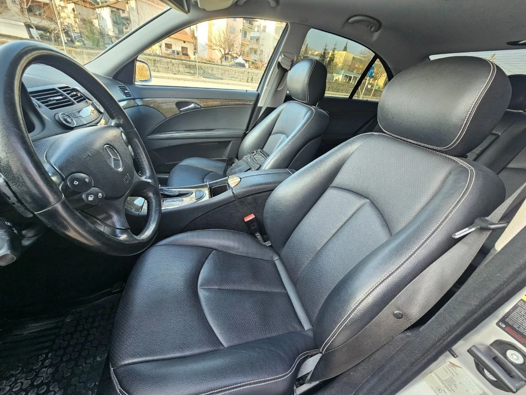 Mercedes-Benz E 200, снимка 12 - Автомобили и джипове - 56327585
