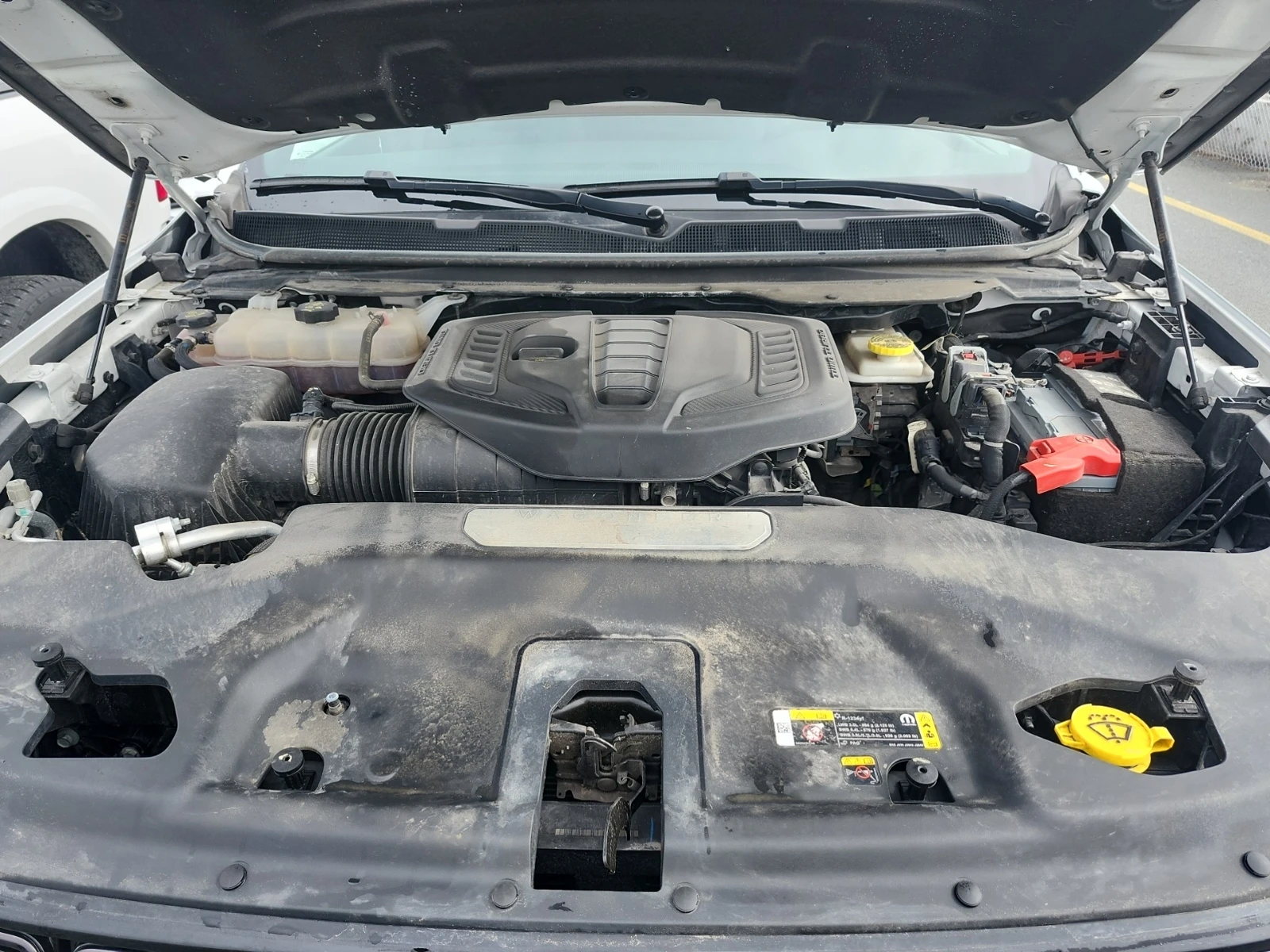 Jeep Grand Wagoneer SERIES II CARBIDE  * * CARFAX * * АВТО КРЕДИТ * * , снимка 16 - Автомобили и джипове - 54178184