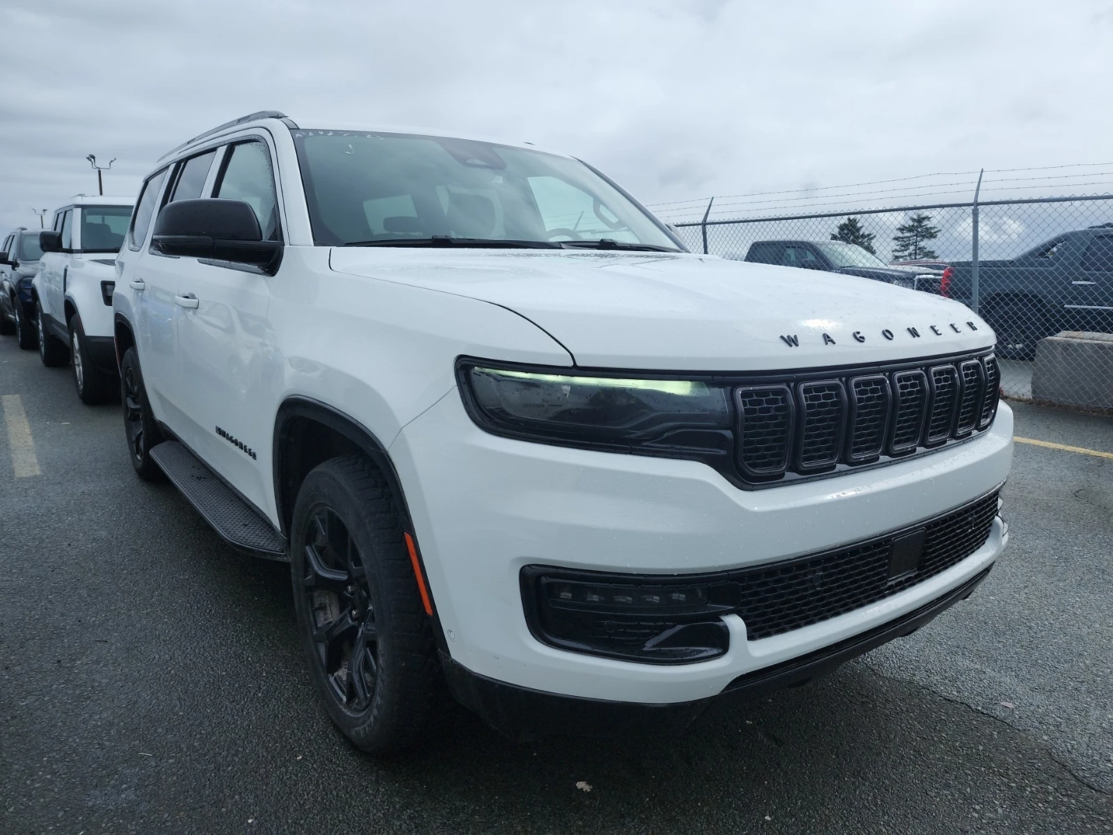 Jeep Grand Wagoneer SERIES II CARBIDE  * * CARFAX * * АВТО КРЕДИТ * * , снимка 2 - Автомобили и джипове - 54178184