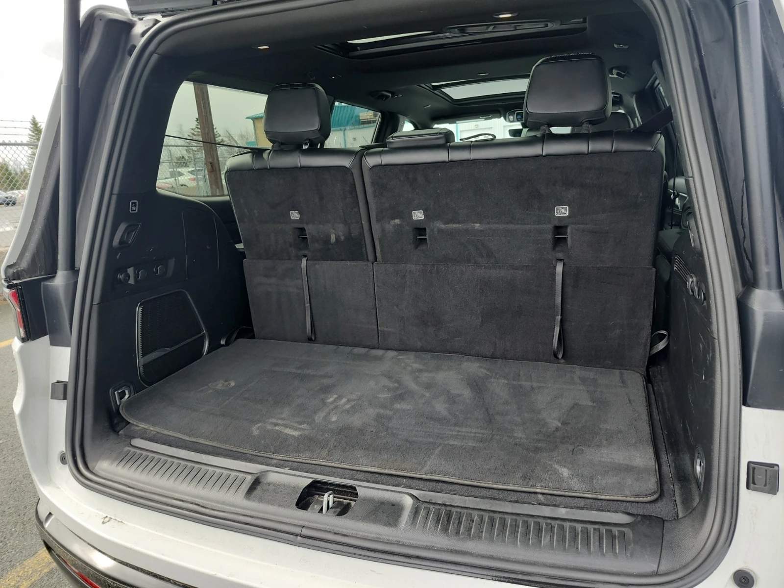 Jeep Grand Wagoneer SERIES II CARBIDE  * * CARFAX * * АВТО КРЕДИТ * * , снимка 13 - Автомобили и джипове - 54178184