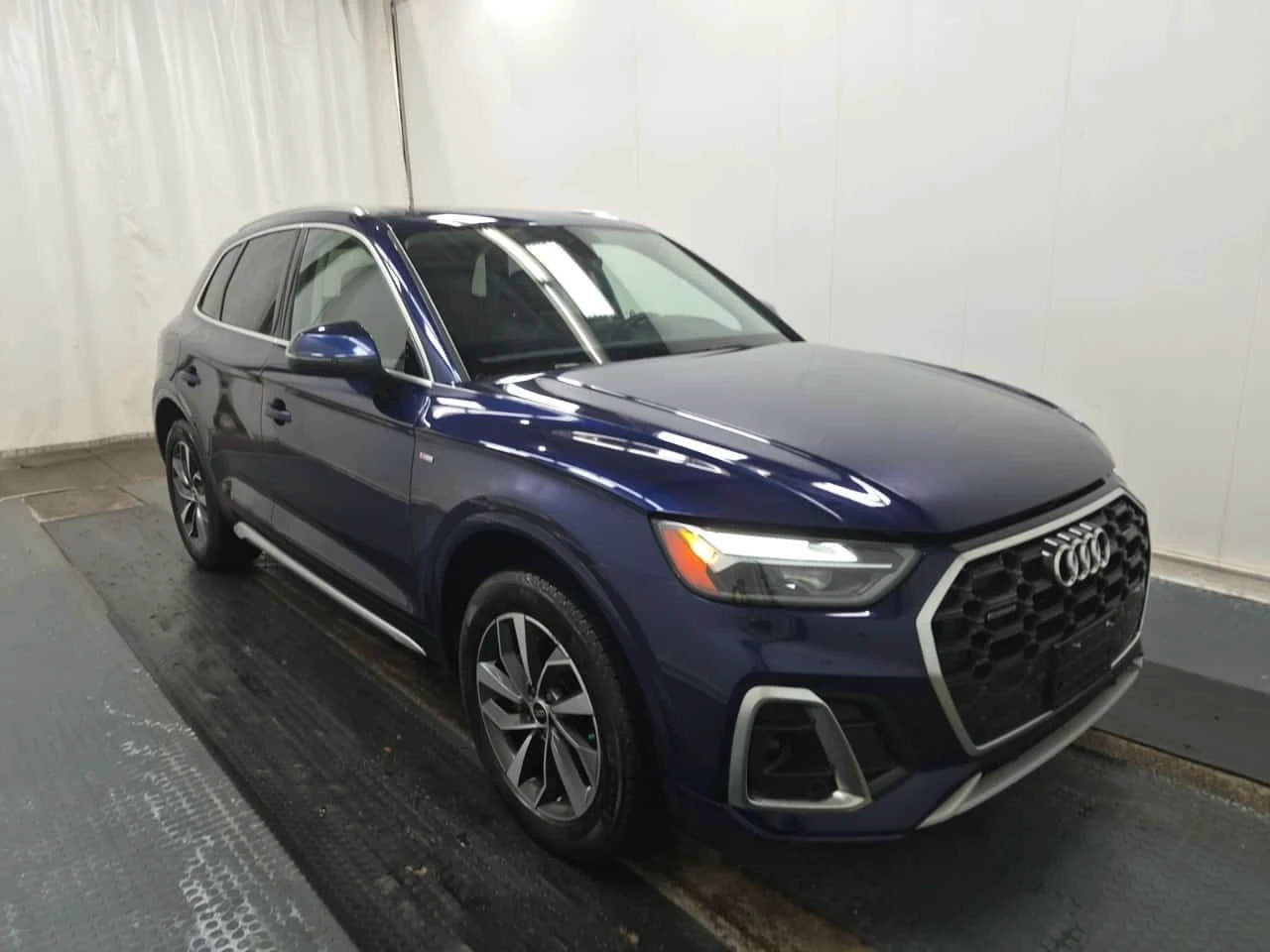 Audi Q5 PROGRESSIV| PANO| ПОДГРЕВИ| LANE ASSIST| 2 КЛЮЧА| , снимка 2 - Автомобили и джипове - 54454144