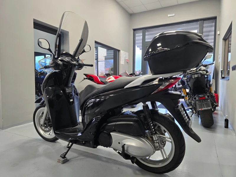 Honda Sh 300ie, ABS, Led, Keyless!, снимка 9 - Мотоциклети и мототехника - 53029168