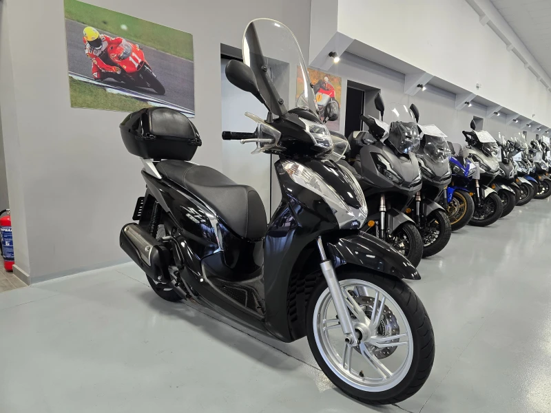 Honda Sh 300ie, ABS, Led, Keyless!, снимка 2 - Мотоциклети и мототехника - 53029168