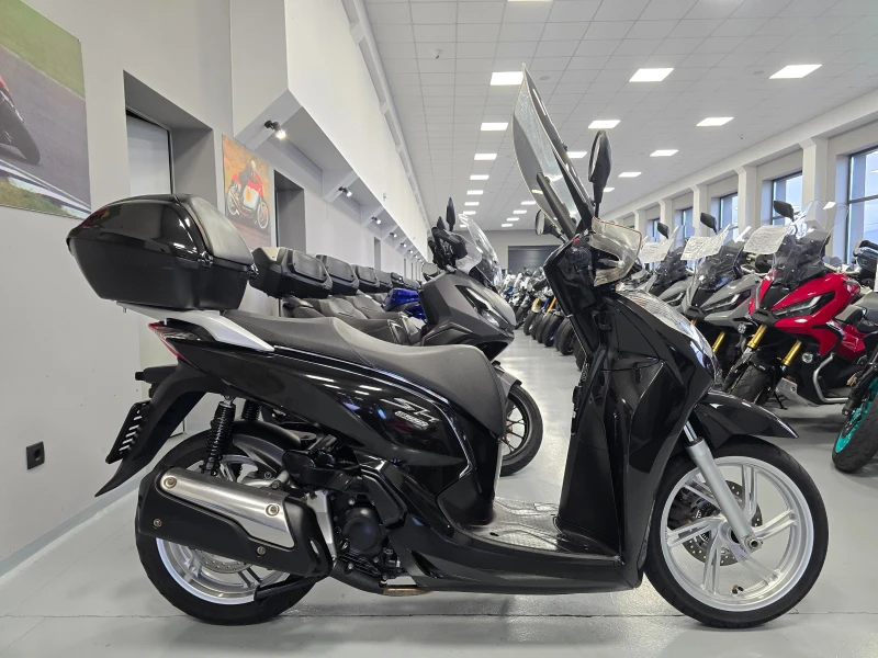 Honda Sh 300ie, ABS, Led, Keyless!, снимка 3 - Мотоциклети и мототехника - 53029168