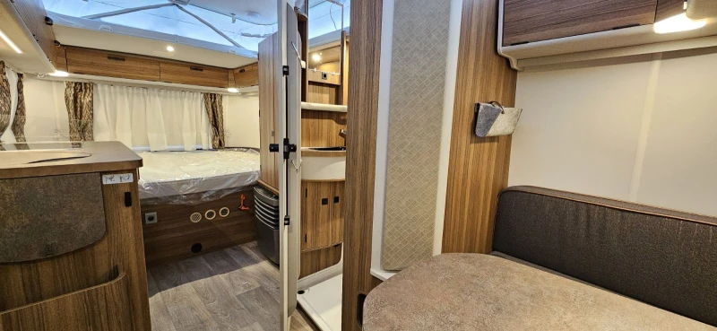 Каравана HYMER / ERIBA Touring, снимка 9 - Каравани и кемпери - 48258116