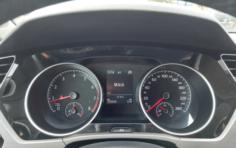 VW Touran 1.4TSI Automat 135900km Euro-6 , снимка 11 - Автомобили и джипове - 47392331