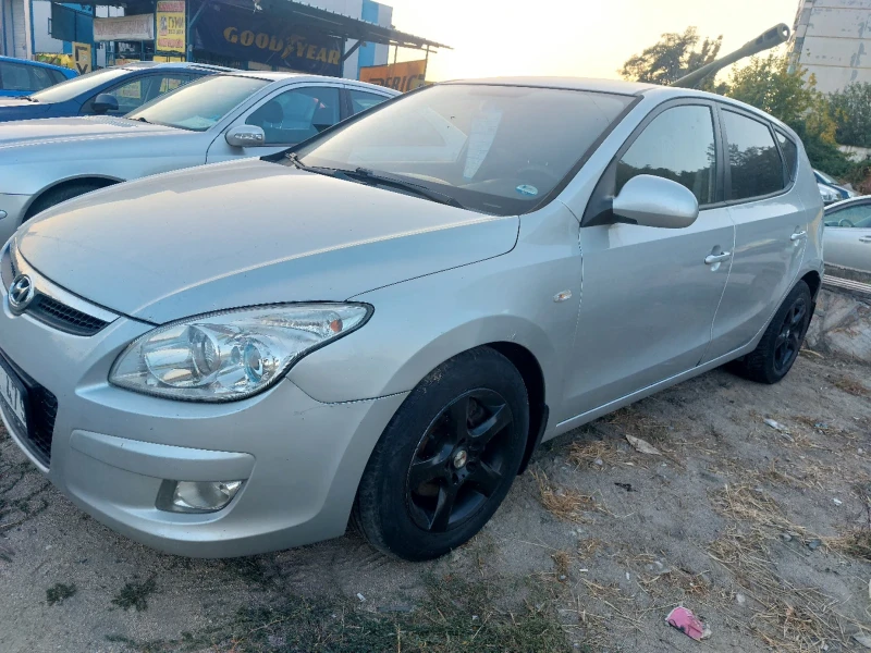 Hyundai I30 1.6 бензин Топ състояние , снимка 4 - Автомобили и джипове - 47948747