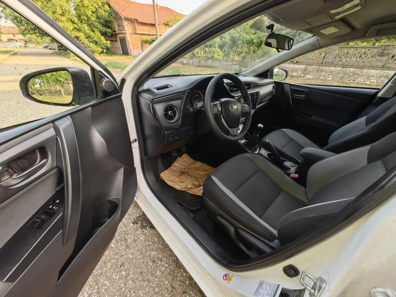 Toyota Auris 1.33 Dual VVT-i , снимка 6 - Автомобили и джипове - 51512591